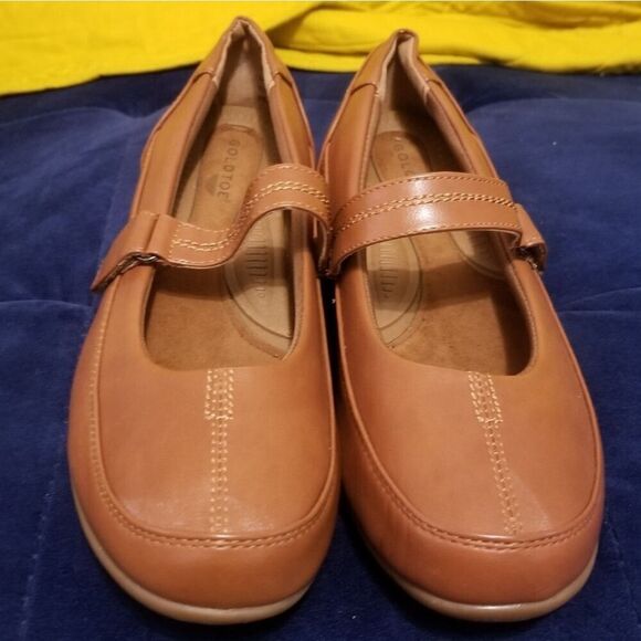 Gold Toe Mary Jane Shoes - Picture 2 of 6